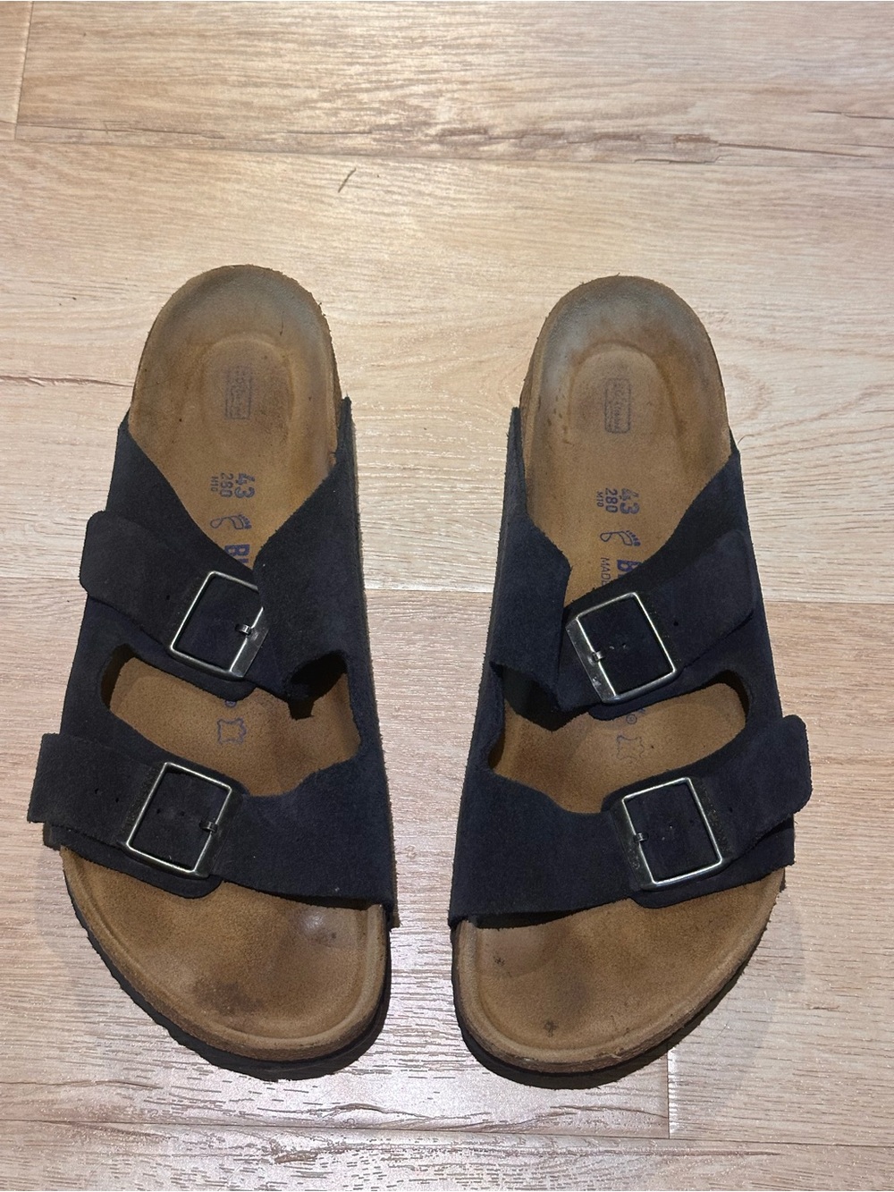 Birkenstock Arizona Soft Footbed
Suede Leather sandals in US 10-10.5/ EU 43